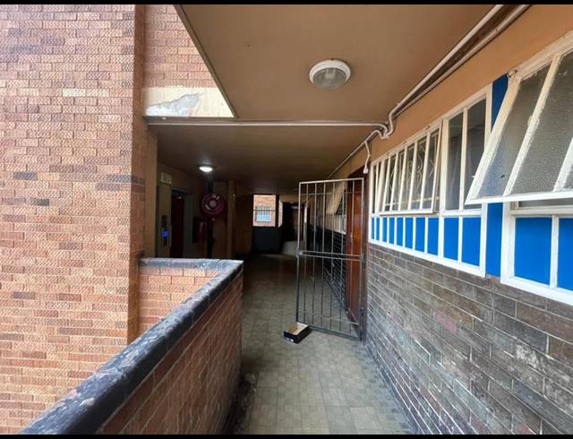 2 BEDROOM APARTMENT FOR SALE IN BRAAMFONTEIN